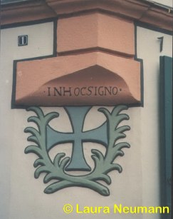 Hauszeichen am Haus zum Blauen Kreuz